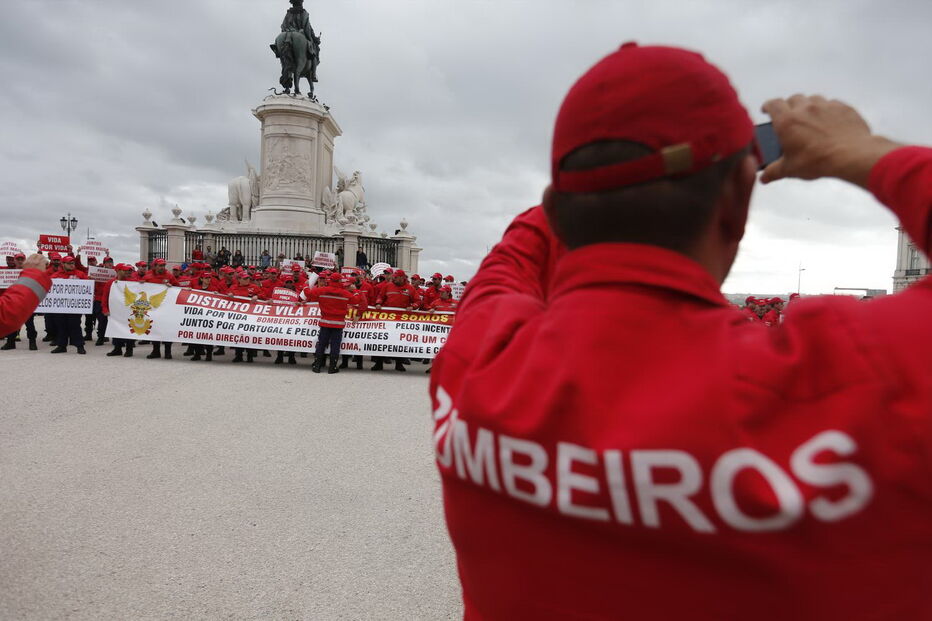 Bombeiros manifestam-se em Lisboa