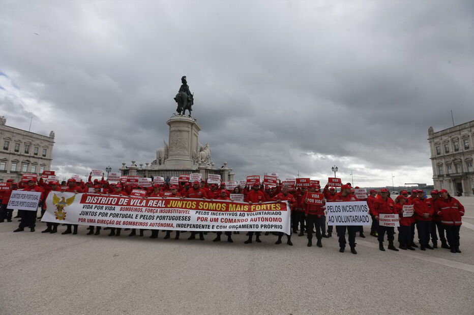 Bombeiros manifestam-se em Lisboa