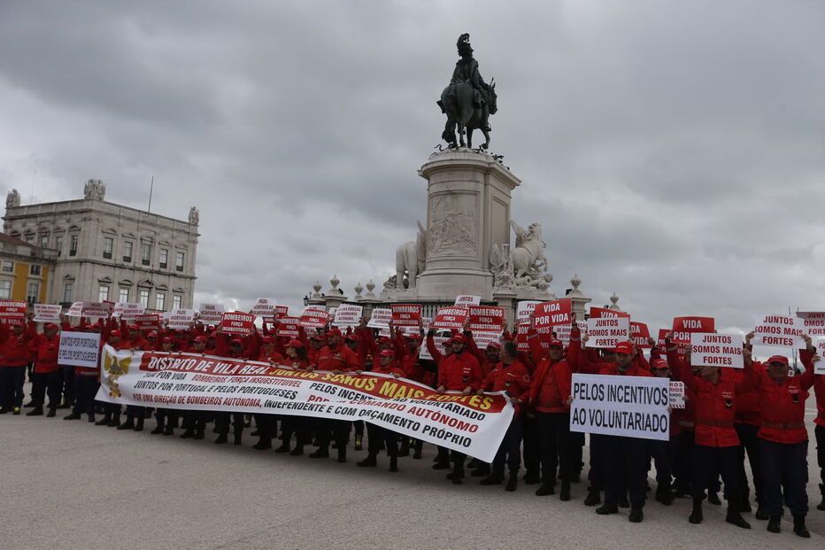 Bombeiros manifestam-se em Lisboa