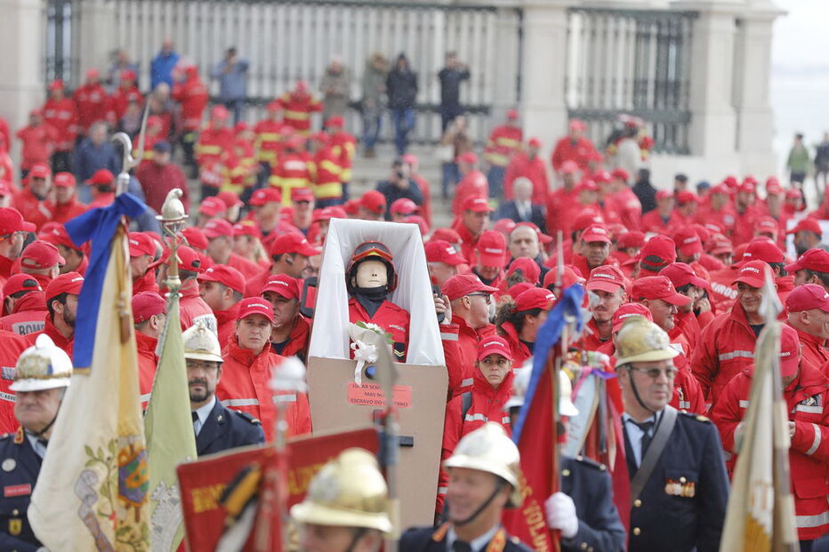 Bombeiros manifestam-se em Lisboa