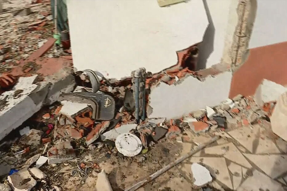 Homem morre em aparatoso despiste contra habitação em Aljezur