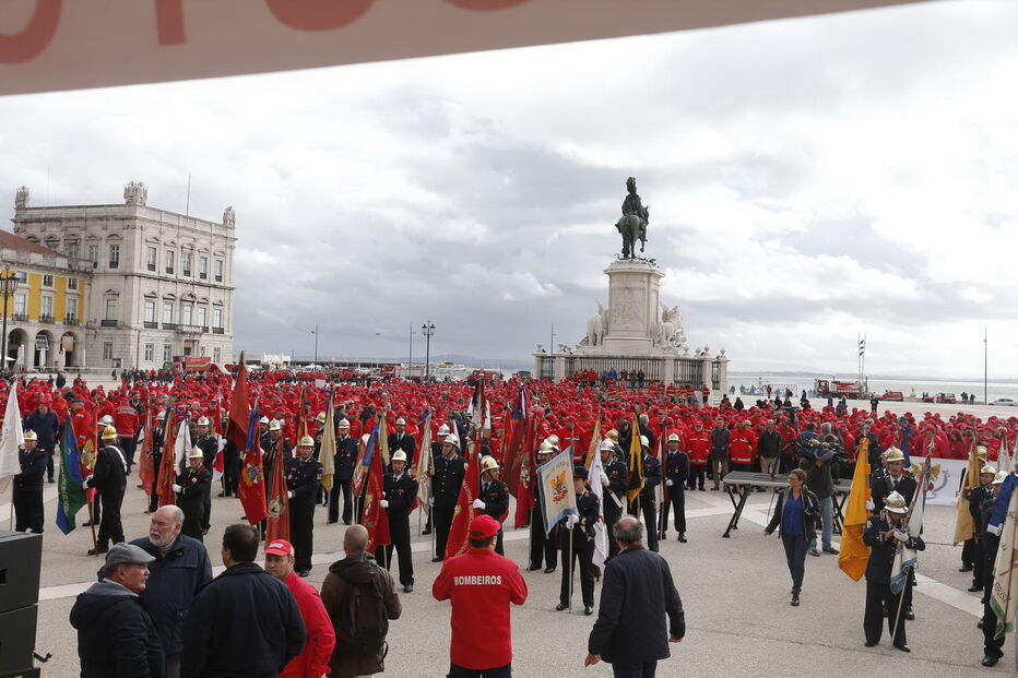 Bombeiros manifestam-se em Lisboa