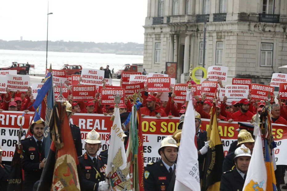 Bombeiros manifestam-se em Lisboa