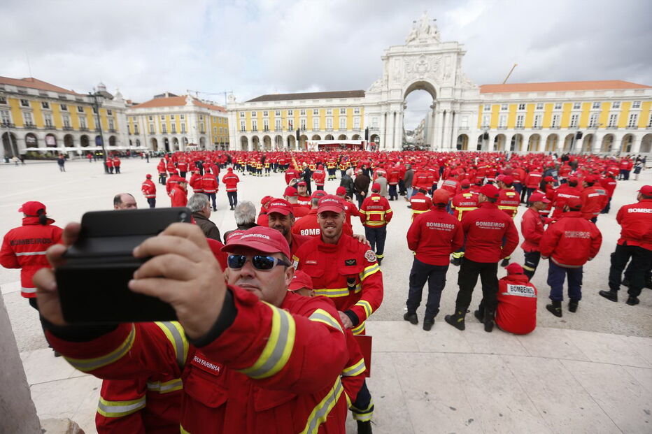 Bombeiros manifestam-se em Lisboa