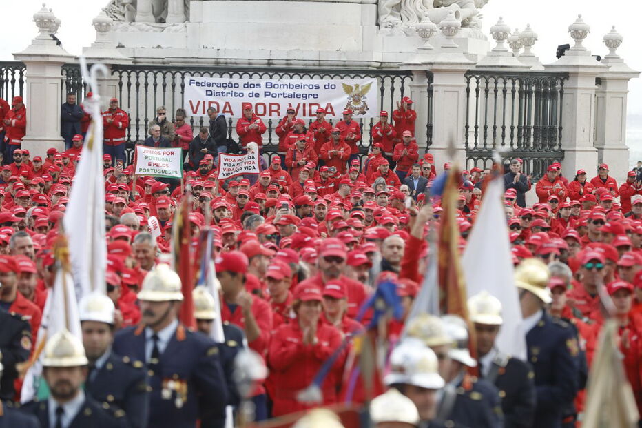Bombeiros manifestam-se em Lisboa
