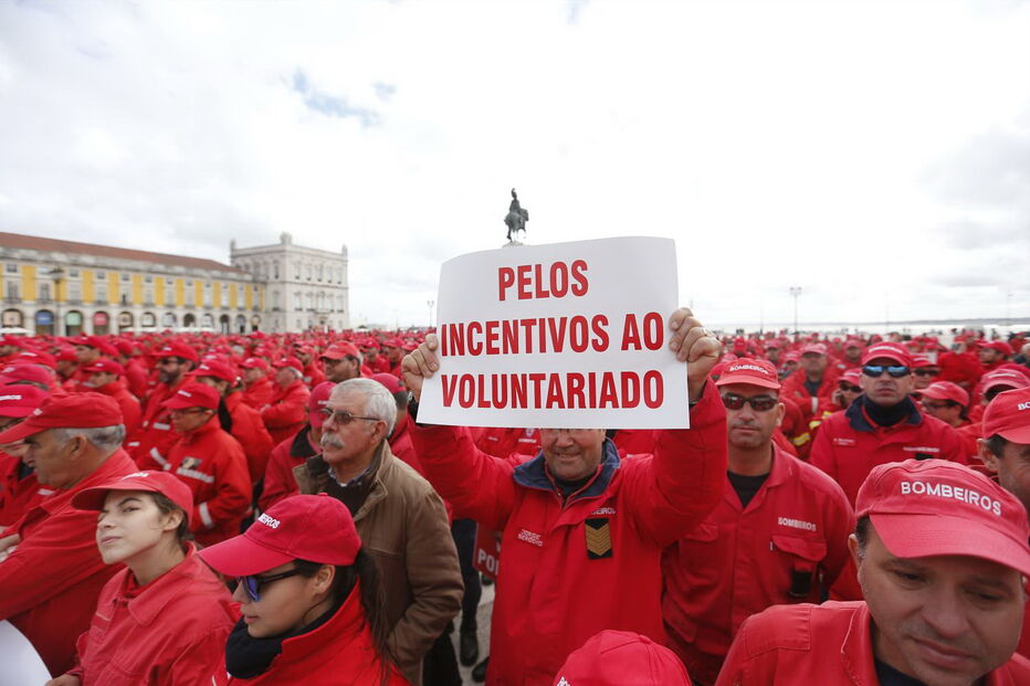 Bombeiros manifestam-se em Lisboa
