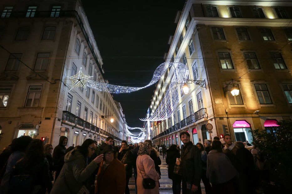 Lisboa inaugura iluminação de Natal