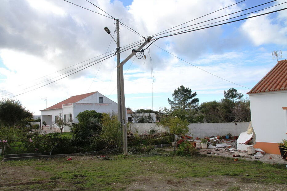 Despiste de carro provoca um morto e dois feridos em Aljezur