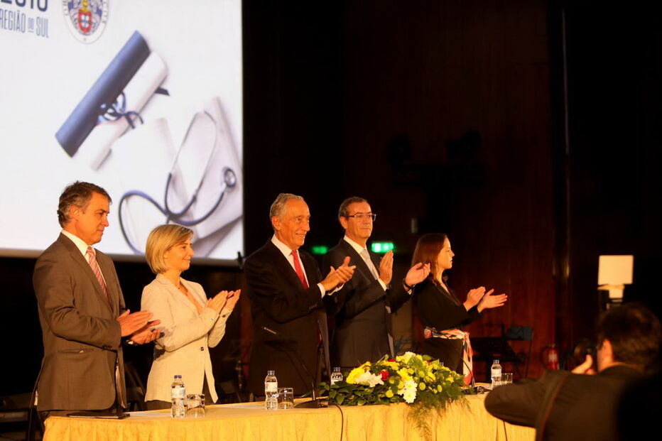 Marcelo Rebelo de Sousa assistem ao Juramento de Hipócrates de 400 jovens