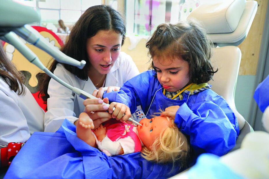 Crianças  aprendem, quase  em contexto real, o papel de um médico no 'Hospital dos Pequenitos'