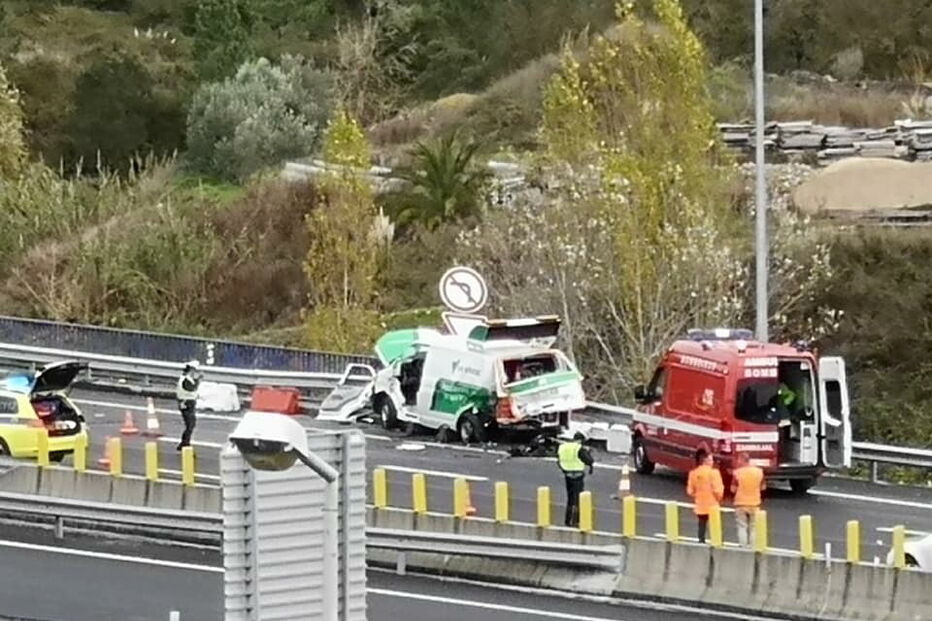 Acidente corta A8 na Malveira no sentido sul-norte