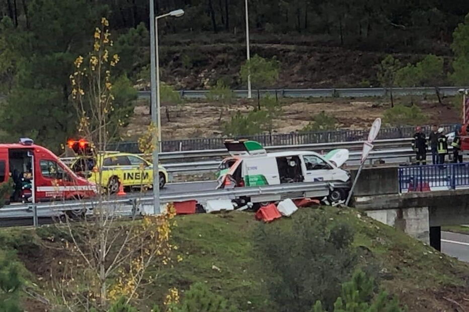 Acidente corta A8 na Malveira no sentido sul-norte