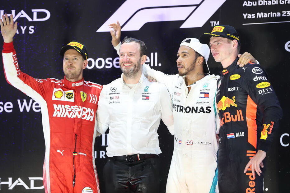 Hamilton fecha época de Fórmula 1 com triunfo na despedida de Alonso