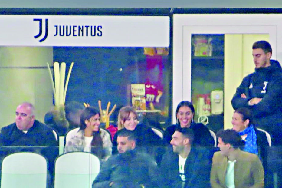 Dolores e Georgina estiveram lado a lado a assistir ao jogo da Juventus  