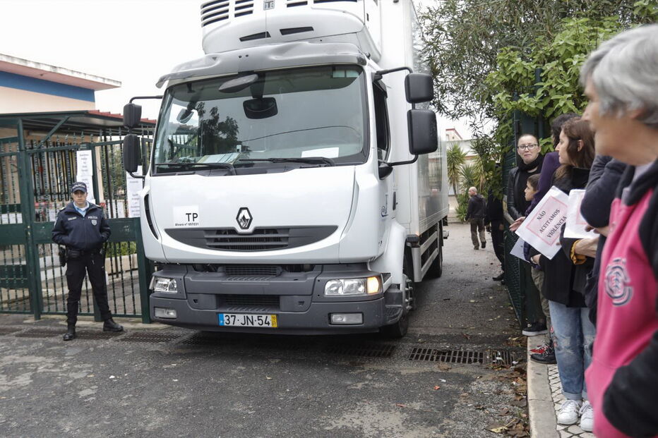 Protestos na EB 2,3 Mário de Sá Carneiro, em Camarate, Loures