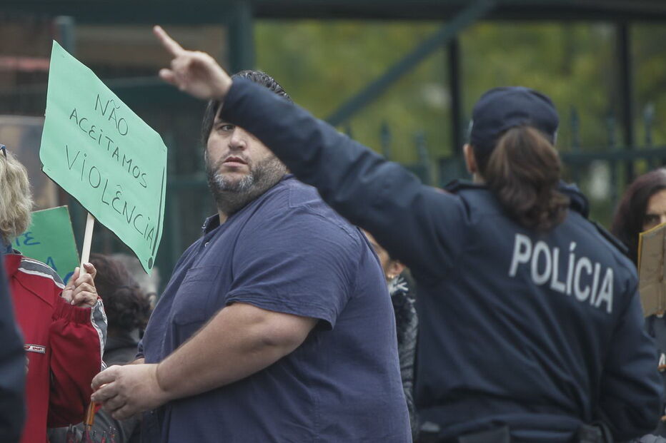 Protestos na EB 2,3 Mário de Sá Carneiro, em Camarate, Loures