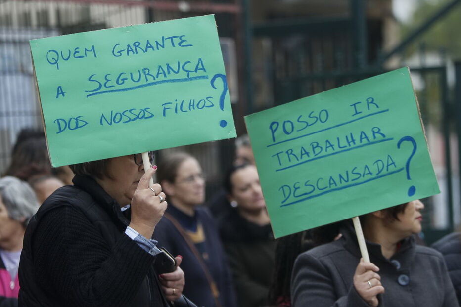 Protestos na EB 2,3 Mário de Sá Carneiro, em Camarate, Loures
