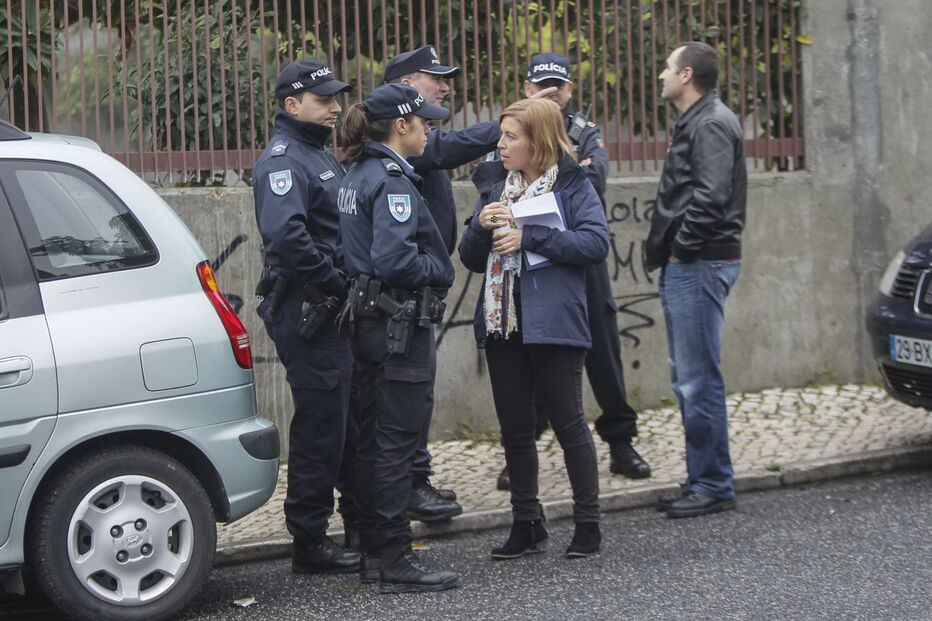 Protestos na EB 2,3 Mário de Sá Carneiro, em Camarate, Loures