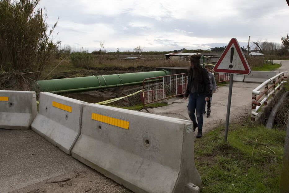 Pontão em risco de ruir cortado ao trânsito na Marinha Grande
