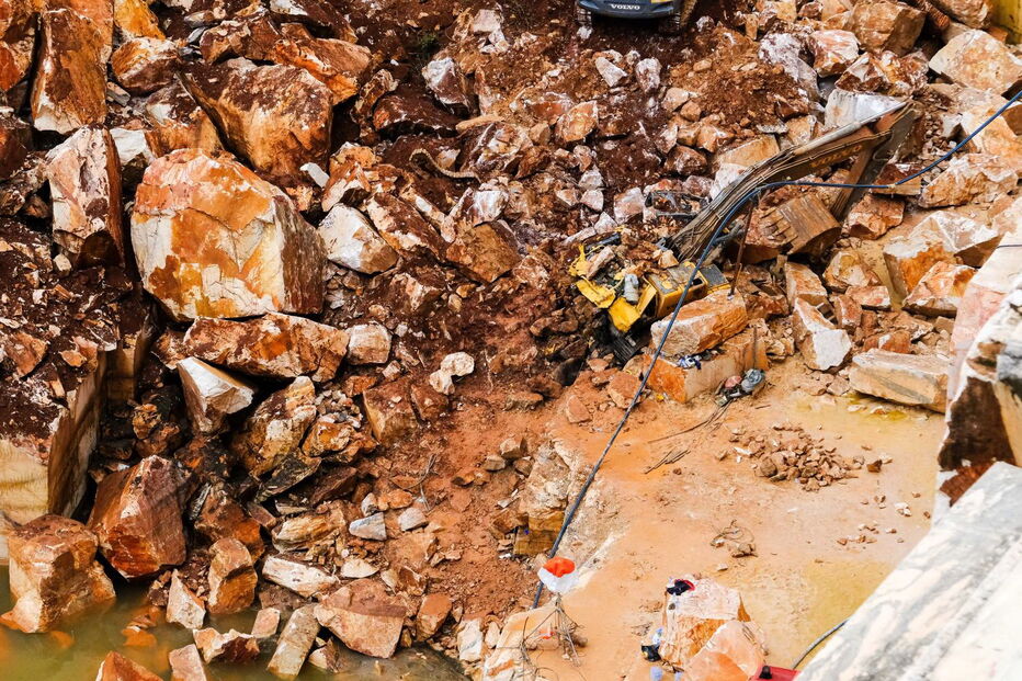 Buscas continuam em Borba para localizar corpos dos restantes desaparecidos na pedreira