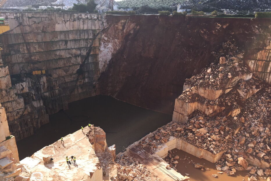 Buscas continuam em Borba para localizar corpos dos restantes desaparecidos na pedreira	