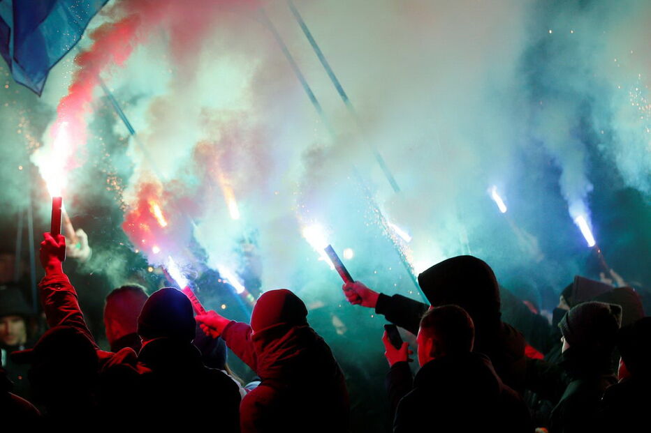 Nacionalistas ucranianos manifestam-se em frente ao escritório do Presidente da Ucrânia