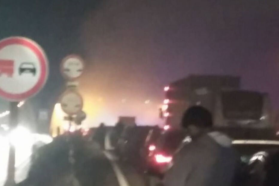 Carro incendeia-se no Túnel do Grilo