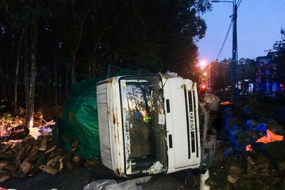 Despiste de camião fere condutor e corta EN 326 em Arouca