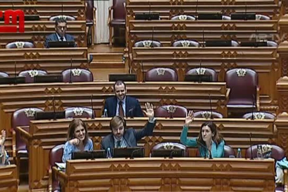 Esquerda e direita unem-se para forçar governo a negociar com professores