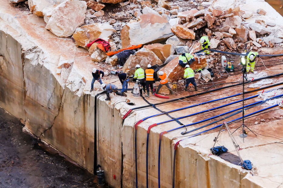 Drenagem da pedreira de Borba onde terão morrido cinco pessoas