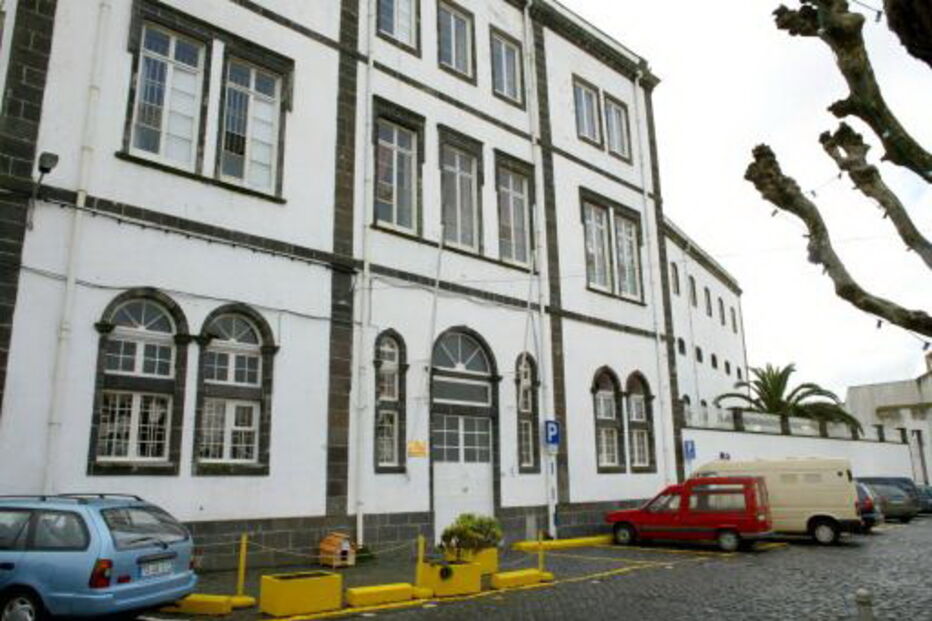 O estabelecimento prisional de Ponta Delgada, prisão, guarda prisional, açores