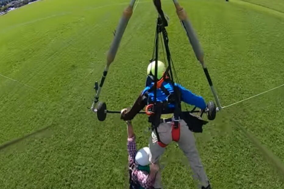 Piloto esquece-se de prender passageiro em batismo de Asa Delta em viagem arrepiante