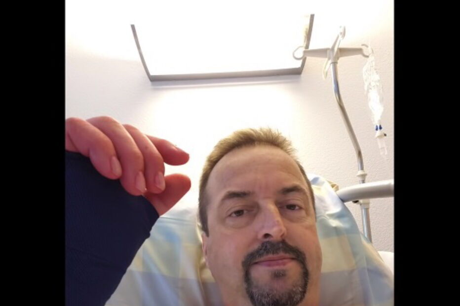 Piloto esquece-se de prender passageiro de Asa Delta e este voa pendurado mais de dois minutos	