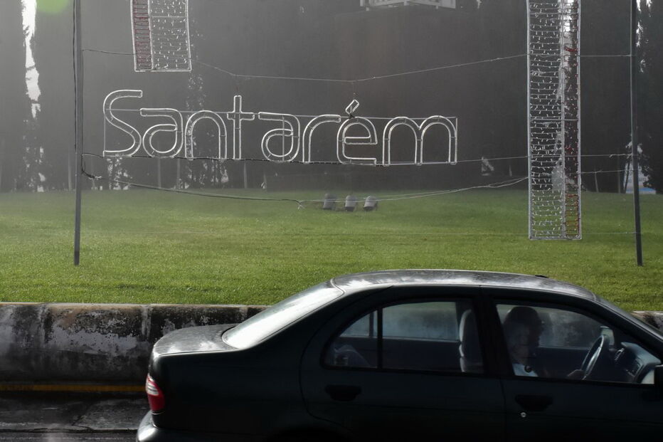 Parte da iluminação foi furtada 