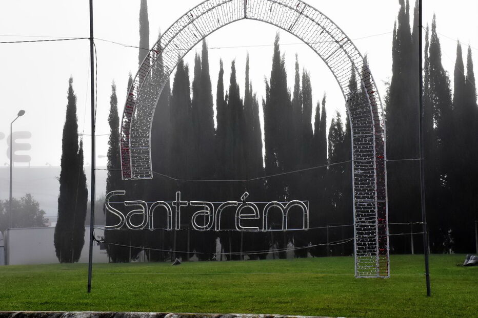 Parte da iluminação foi furtada 