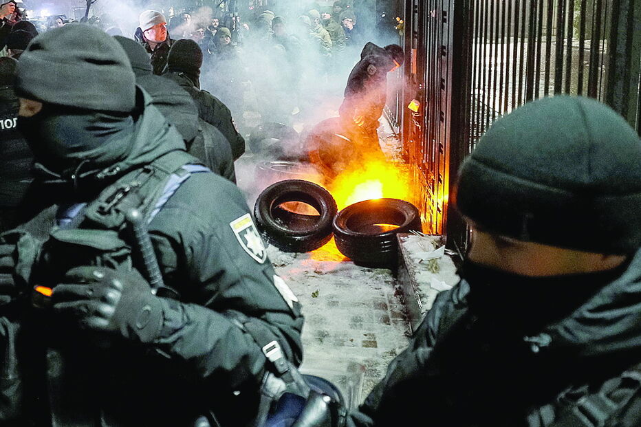 Ação russa contra navios ucranianos contestada em Kiev 