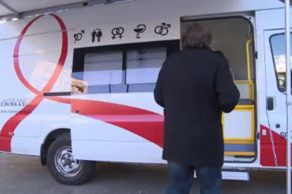 Sexo entre homens dispara infeções de VIH