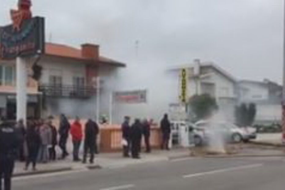 Incêndio deflagra em stand de automóveis na Póvoa de Varzim