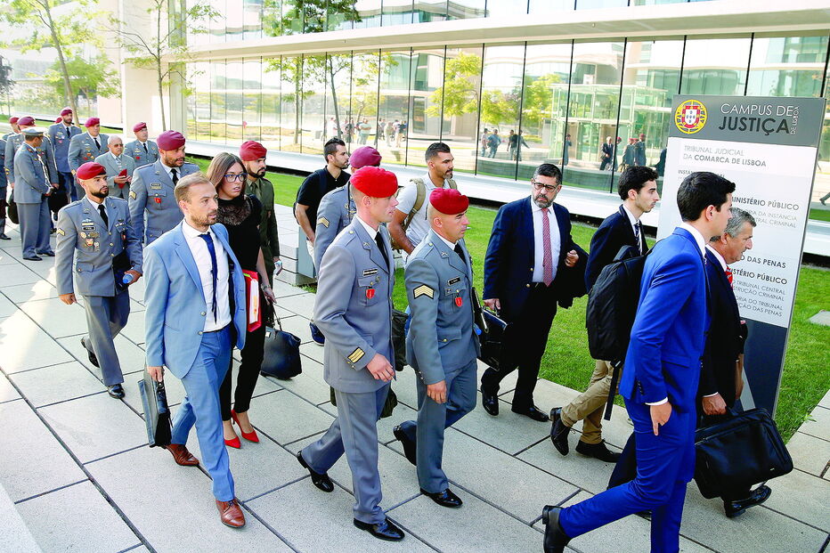 Dezanove militares estão a ser julgados pela morte dos jovens