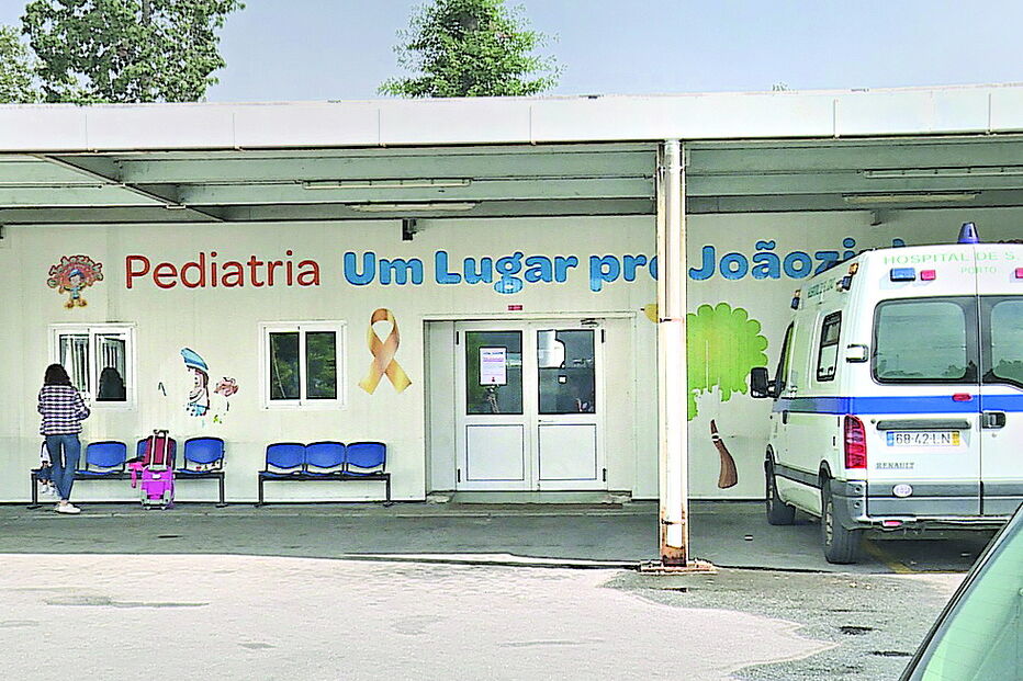 Crianças estão internadas em contentores temporários