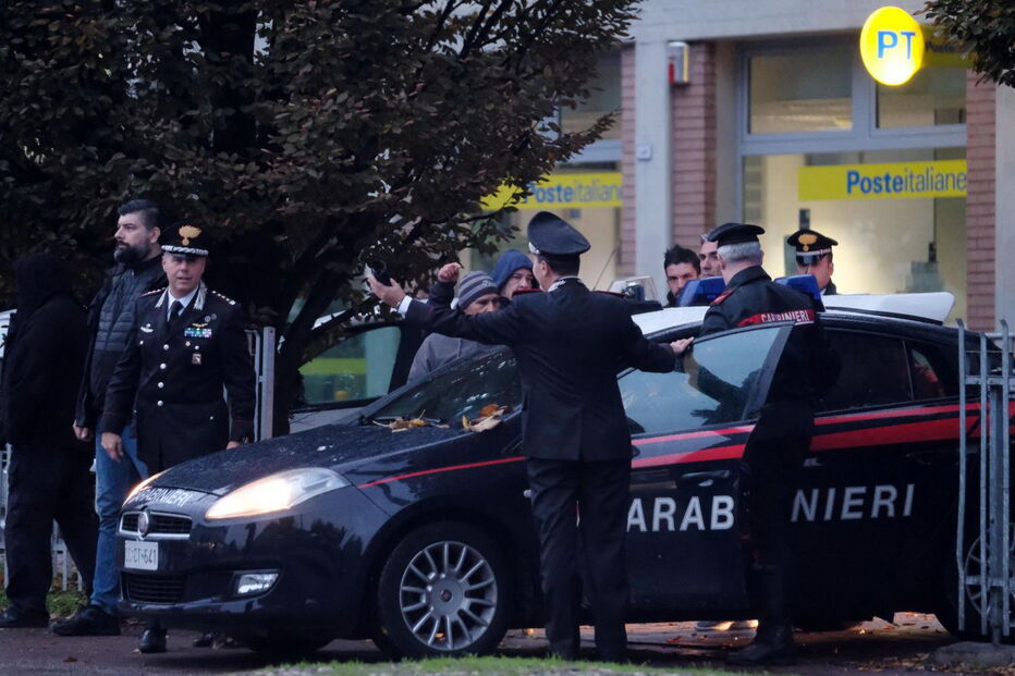 Carabinieri, polícias, italianos, em ação