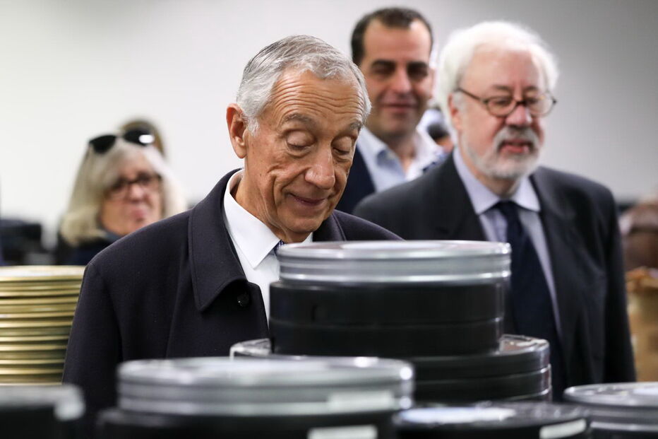Marcelo Rebelo de Sousa na visita ao arquivo da Cinemateca, em Bucelas