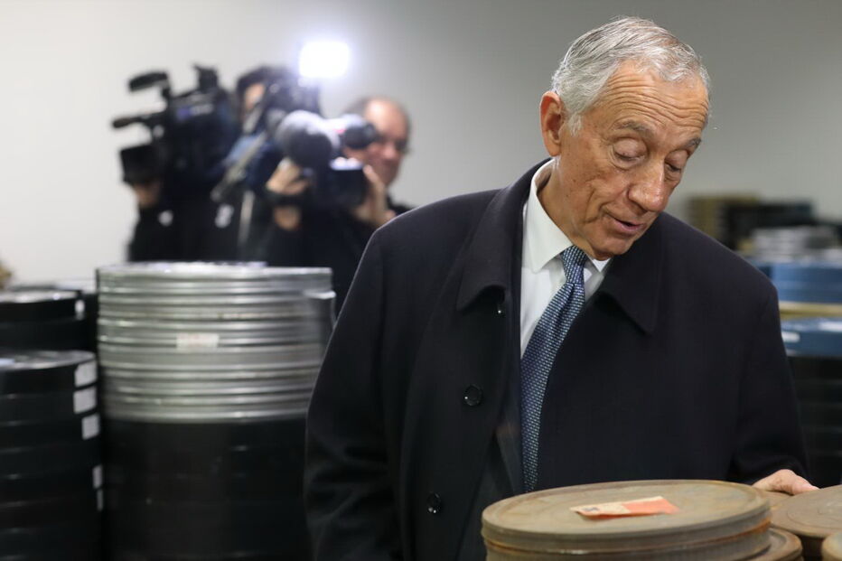 Marcelo Rebelo de Sousa na visita ao arquivo da Cinemateca, em Bucelas