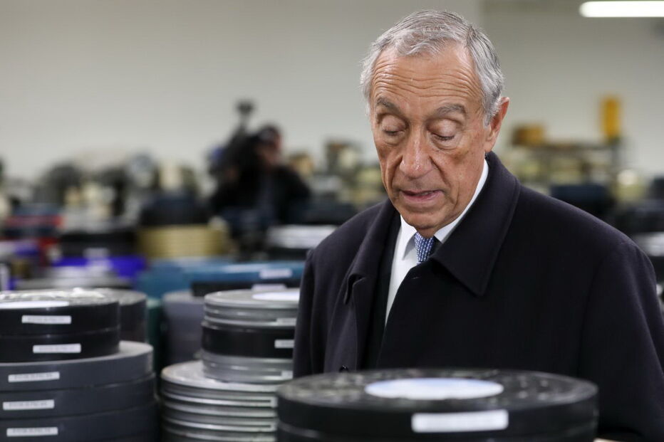 Marcelo Rebelo de Sousa na visita ao arquivo da Cinemateca, em Bucelas