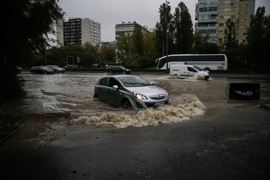 Chuva forte provocou lençóis de água em Lisboa