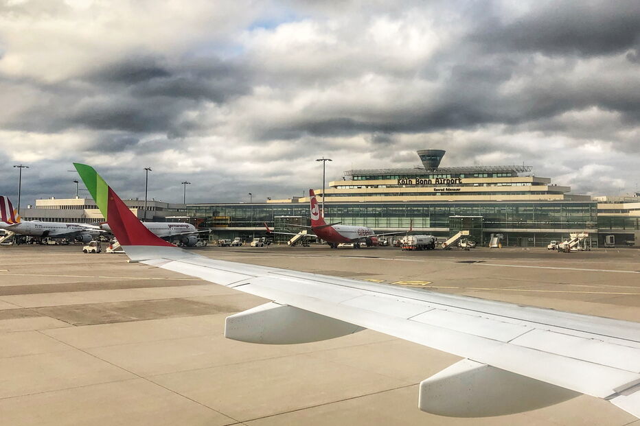 Avião que levava Merkel para a Argentina faz aterragem de emergência em Colónia 