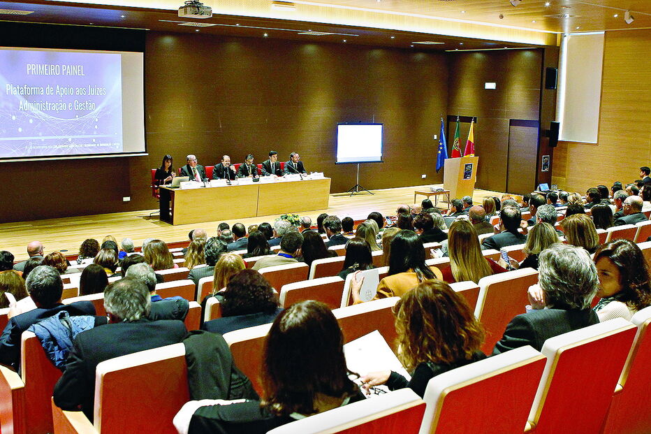 Mais de 200 juízes marcaram presença no primeiro dia do Congresso do Conselho Superior da Magistratura que decorre em Coimbra