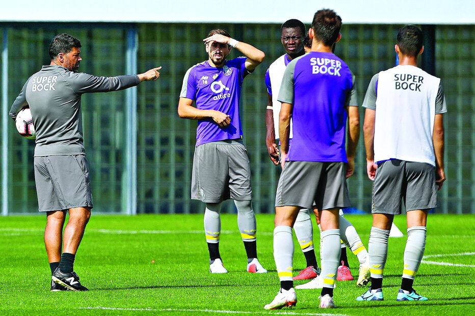 Sérgio Conceição treina com insistência os lances de bola parada e tem estado a colher os frutos desse trabalho 