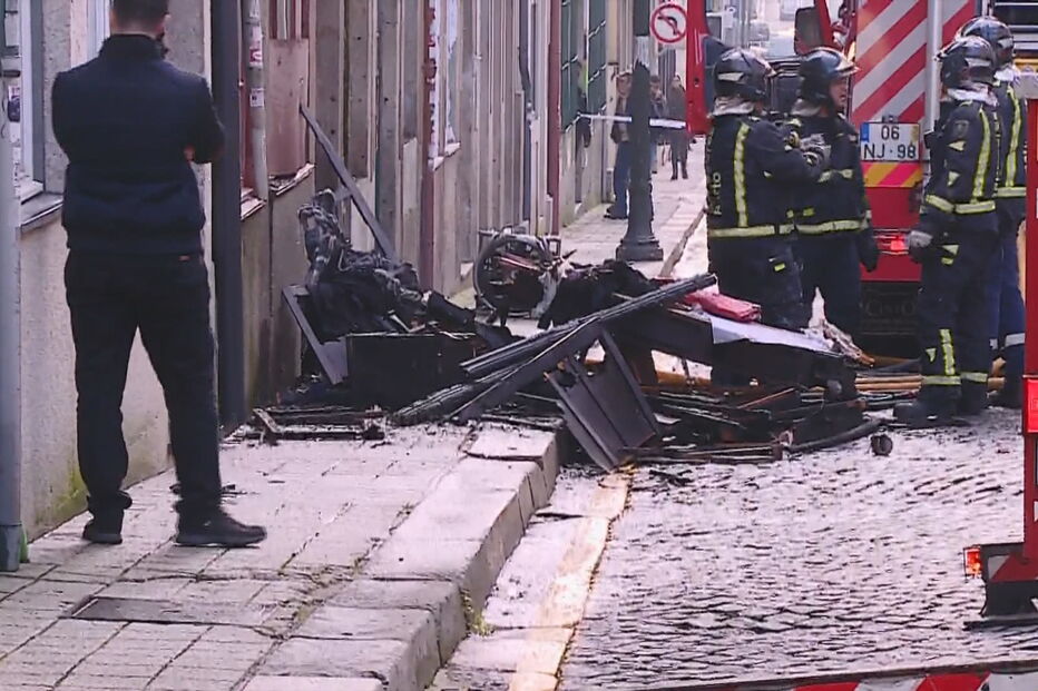 Incêndio em prédio faz um morto na baixa do Porto