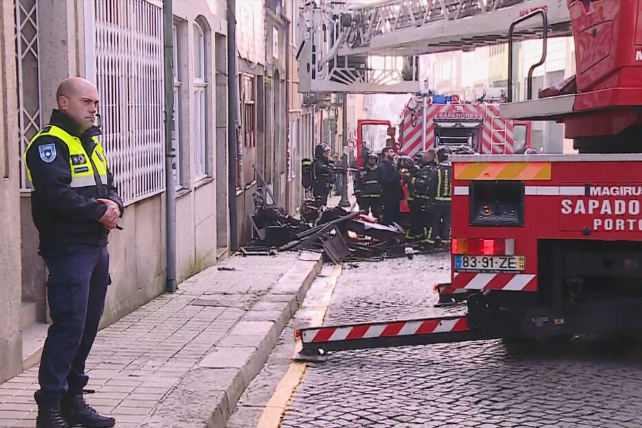 Incêndio em prédio faz um morto na baixa do Porto